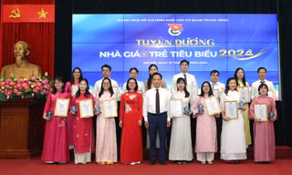 Đoàn Khối các cơ quan Trung ương tuyên dương nhà giáo trẻ tiêu biểu