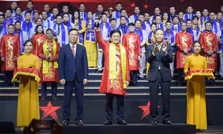 Vinh danh 10 doanh nhân trẻ xuất sắc nhận Giải thưởng Sao Đỏ năm 2022