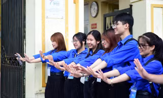 Sắc xanh tình nguyện, áo trắng học trò