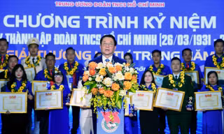 Xứng đáng là đội dự bị tin cậy của Đảng, trường học xã hội chủ nghĩa của thanh niên (*)