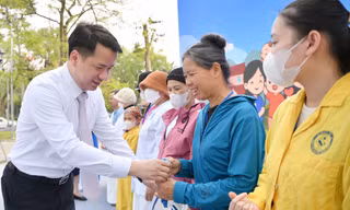 Thanh niên tiên phong đến những vùng khó, hỗ trợ chăm sóc sức khỏe bà mẹ và trẻ em