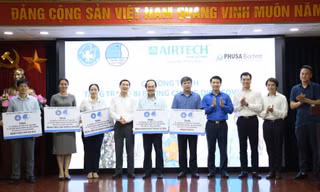 Thêm buồng lấy mẫu xét nghiệm đến bệnh viện ở Hà Nội chống dịch COVID-19