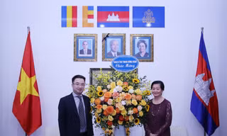 Bí thư Trung ương Đoàn thăm, chúc Tết Chôl Chnăm Thmây Đại sứ quán Campuchia 