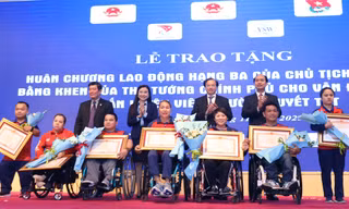 Trao tặng Huân chương Lao động hạng Ba, Bằng khen của Thủ tướng tới huấn luyện viên, vận động viên khuyết tật