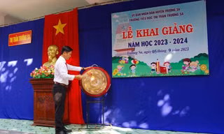Hồ hởi ngày tựu trường trên huyện đảo Trường Sa
