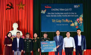 BIDV và báo Tiền Phong thăm, tặng quà Tết thương binh Ninh Bình