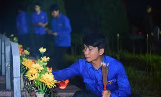 Bí thư thường trực T.Ư Đoàn: Hãy thắp lên ngọn nến, nén tâm nhang thay lời tri ân các anh hùng liệt sĩ