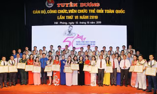 Năm 2020, giải thưởng được trao cho 56 gương. (Trong ảnh, lễ trao giải thưởng năm 2019)