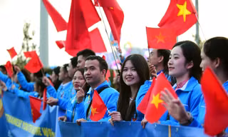 Cờ đỏ sao vàng tung bay ở Liên hoan Thanh niên thế giới 2024