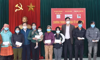 Tặng quà Tết đồng bào vùng cao Thanh Hóa