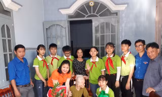Bibica tặng 10 nghìn phần quà gia đình thương binh liệt sĩ, cựu chiến binh
