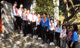 Đại hội Cháu ngoan Bác Hồ báo công Vua Hùng, trao tặng công trình 'Vì đàn em thân yêu'