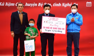 Tặng 30 công trình 'Nhà vệ sinh cho em' cho học sinh dân tộc thiểu số