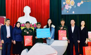 Người đẹp Việt Nam thăm, tặng quà trung tâm điều dưỡng thương binh nặng
