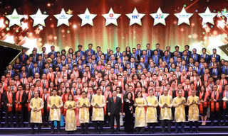 Giải thưởng năm nay ưu tiên các nhóm tiêu chí chỉ số kinh doanh, đổi mới sáng tạo... (Trong ảnh, Top 200 doanh nghiệp giành Giải thưởng năm 2018)