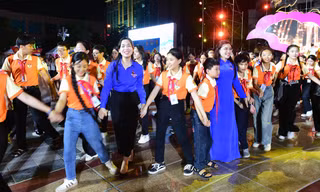 Màn múa Xòe chào mừng 70 năm Chiến thắng lịch sử Điện Biên Phủ lập kỷ lục Việt Nam 