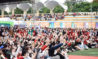 Giới trẻ Hà Nội "mê tít" Sóng Festival, thỏa thích mua sắm và giao lưu với dàn nghệ sĩ