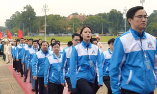 Tuổi trẻ Việt Nam quyết tâm tích cực phấn đấu để kế tục sự nghiệp cách mạng vẻ vang của dân tộc