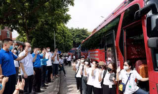Đợt đầu tiên có 201 tình nguyện viên lên đường vào TPHCM 
