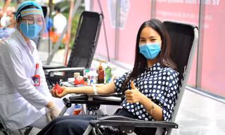 Xuân Bắc, Tự Long và Á khôi Quỳnh Nga vào Viện lan tỏa hiến máu đừng ngại COVID