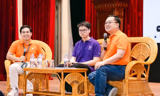 Thủ khoa tốt nghiệp điểm tuyệt đối chia sẻ cách vượt áp lực, định hướng nghề nghiệp