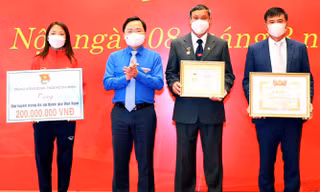 T.Ư Đoàn khen thưởng Đội tuyển bóng đá nữ Việt Nam và HLV Mai Đức Chung