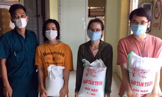 Hỗ trợ tiền cho học sinh, sinh viên đầu năm học mới trong dịch COVID-19