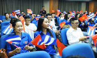 Tọa đàm là dịp để tuổi trẻ Việt Nam - Cuba giao lưu, hiểu biết lẫn nhau. Ảnh: Xuân Tùng