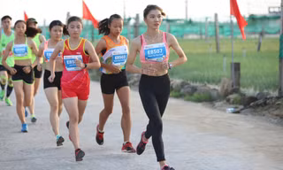 Rộn ràng bước chạy đánh thức bình minh trên đảo Lý Sơn
