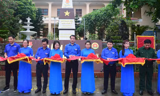 Khánh thành Cột cờ thanh niên xung phong Bạch Long Vĩ
