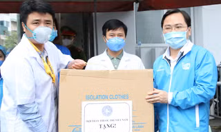 Lãnh đạo T.Ư Đoàn, T.Ư Hội LHTN Việt Nam trao tặng thiết bị chống dịch cho tuyến đầu hồi năm 2020