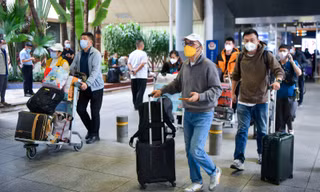Bị phương Tây siết quy định nhập cảnh vì COVID-19, Trung Quốc dọa trả đũa 