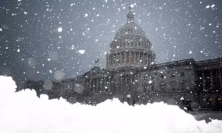 Hình ảnh thủ đô Washington bị 'nhấn chìm' trong bão tuyết bất thường