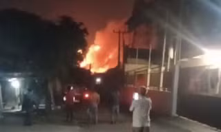 Indonesia: Kho đạn quân sự bốc cháy dữ dội ở ngoại ô thủ đô Jakarta