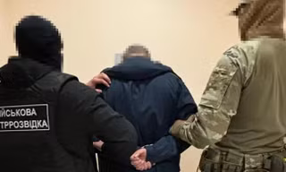 Ukraine bắt giữ một chỉ huy quân đội bị cáo buộc làm 'tay trong' cho Nga