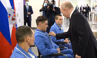 Tổng thống Putin thăm bệnh viện quân y gần Mátxcơva, gặp gỡ các binh sĩ