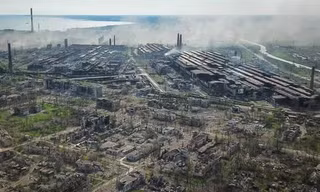 Ukraine: Toàn bộ phụ nữ, trẻ em, người già đã được sơ tán khỏi nhà máy thép Azovstal