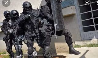 Mỹ: Bắt giữ con tin ở Texas, nghi phạm xưng là anh trai của 'Quý bà al-Qaeda'