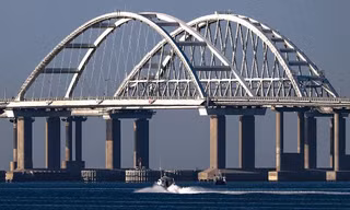 Ukraine tiếp tục tìm cách tấn công cầu Crimea