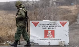 Bộ trưởng Nội vụ Ukraine bị tấn công khi thăm Donbass