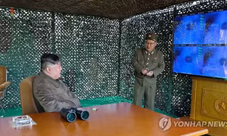 Chủ tịch Triều Tiên giám sát vụ thử rocket phóng loạt