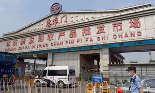 Chợ Xinfadi. Ảnh: Sky News