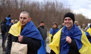 Nga - Ukraine trao đổi tù binh quy mô lớn