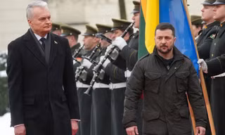Tổng thống Ukraine bất ngờ thăm nước thành viên NATO