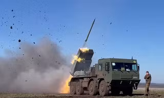 Nga - Ukraine pháo kích qua lại vùng biên giới