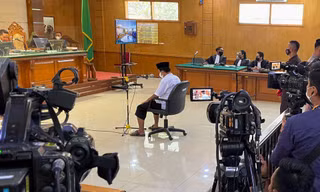 Indonesia: Tuyên án tử hình thầy giáo cưỡng bức 13 nữ sinh tại trường nội trú