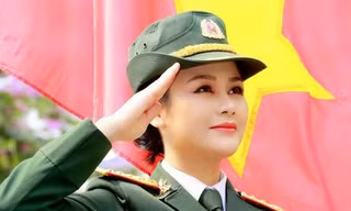 Huyền Sâm, sinh năm 1987, hiện công tác tại Nhà hát kịch nói Quân đội. 