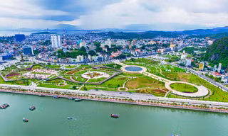 Công viên hoa của 'thành phố đáng sống' xuống cấp nghiêm trọng