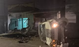 Thực hư vụ xe ô tô trốn chốt nồng độ đâm sập 2 nhà dân ở Uông Bí