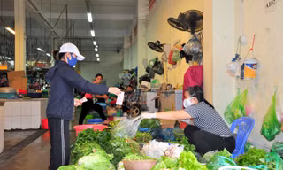 'Bác' tin người dân Hạ Long đi chợ quá 2 lần/ngày sẽ bị bêu tên